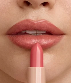 GLOSSY LIPSTICK
