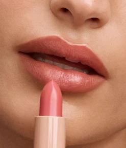 GLOSSY LIPSTICK