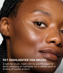 HIGHLIGHTER FAN BRUSH F07