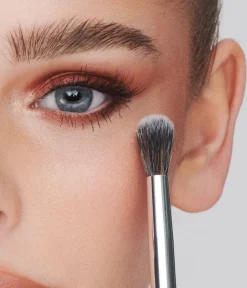 PRECISION CREASE BRUSH 06