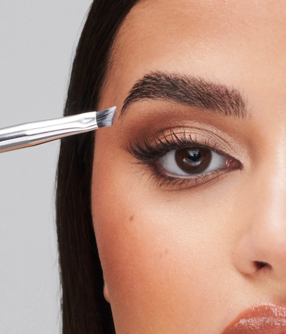 SUPER ANGLED BROW BRUSH 01