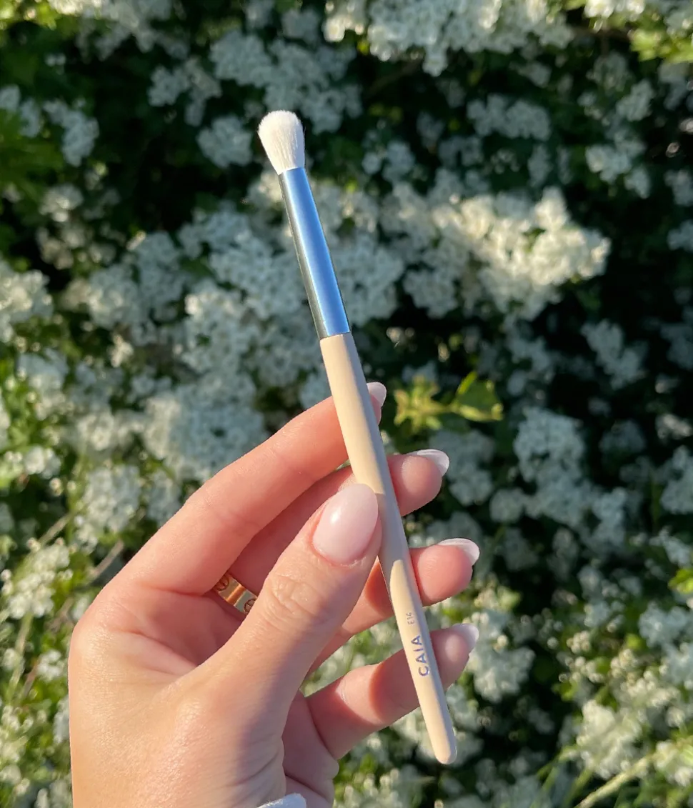 TAPERED CREASE BLENDING BRUSH 14